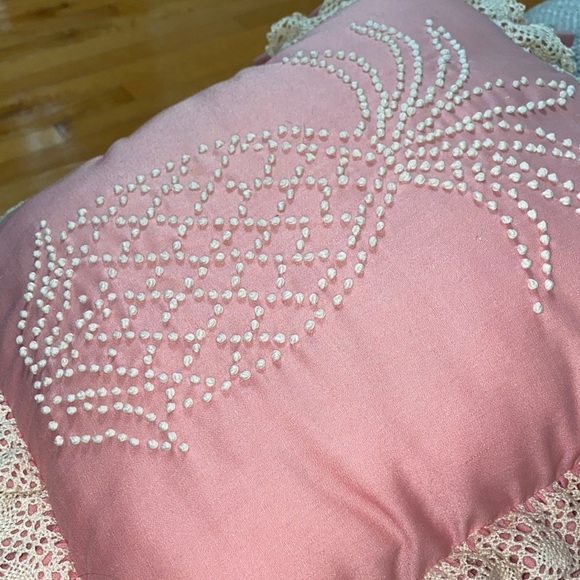 Vintage Mauve Pink Candlewick Pineapple Ruffled Throw Pillow - Picture 3 of 4